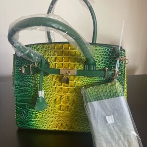 Top quality handbag, 2 piece, alligator pattern.
